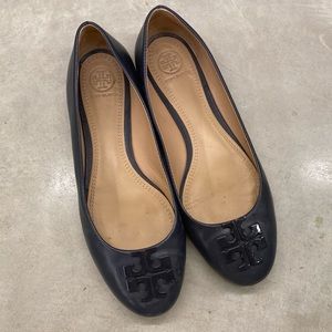 Tory Burch Lowell 2 Navy Blue Ballet Logo Flat 8 M
